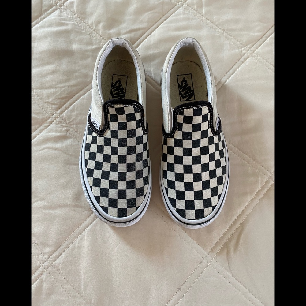 VANS- Kid’s Checkerboard Classic Slip-On, Size 2.5